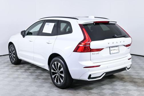 Crystal White Metallic 2025 Volvo XC60 B5 Core