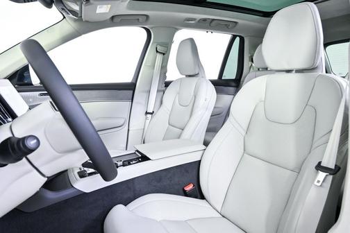 2026 Volvo XC90 Ultra, B5 AWD Gas (mild hybrid), Gasoline, Bright, 6 Seats