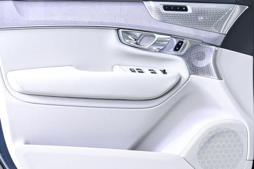 2026 Volvo XC90 Ultra, B5 AWD Gas (mild hybrid), Gasoline, Bright, 6 Seats