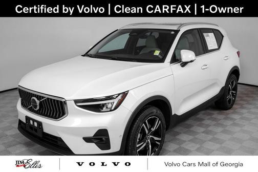 2023 Volvo XC40 B5 Plus Bright Theme