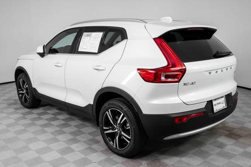 2023 Volvo XC40 B5 Plus Bright Theme