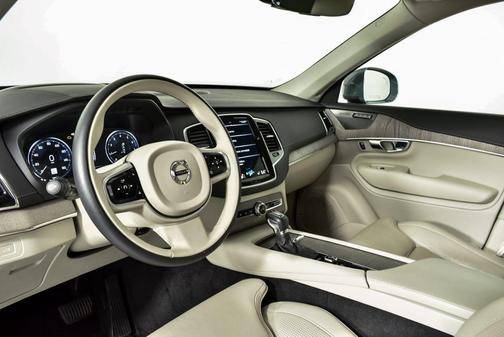 2022 Volvo XC90 T6 Inscription