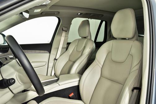 2022 Volvo XC90 T6 Inscription