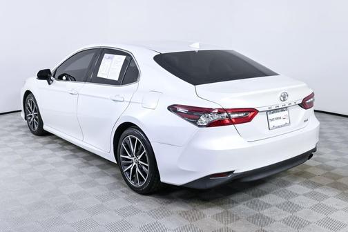 Wind Chill Pearl 2021 Toyota Camry XLE