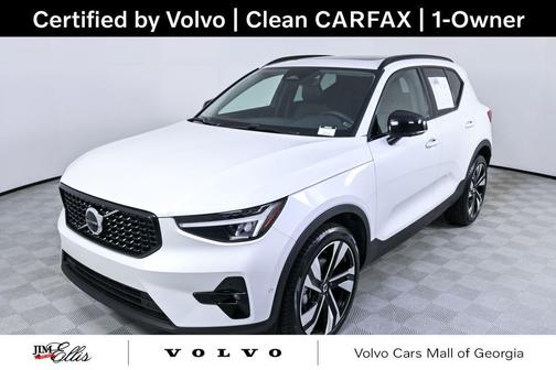 2025 Volvo XC40 B5 Plus Dark Theme