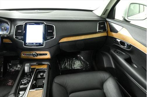 2023 Volvo XC90 B5 Plus