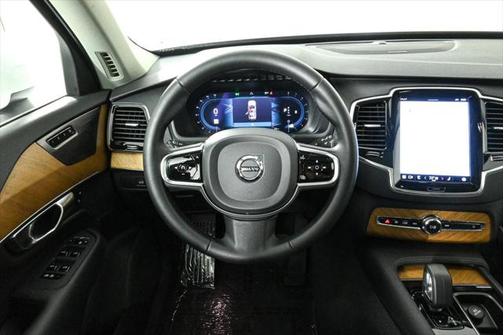 2023 Volvo XC90 B5 Plus