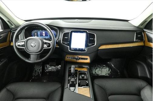 2023 Volvo XC90 B5 Plus