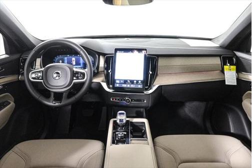 2025 Volvo XC90 B6 Core
