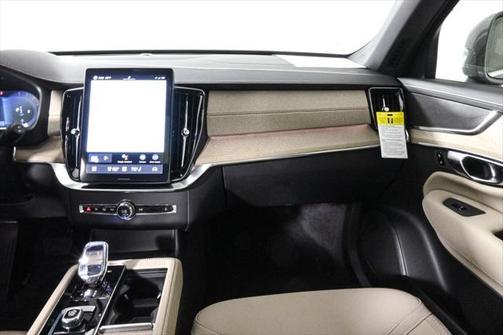 2025 Volvo XC90 B6 Core