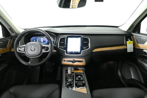 2025 Volvo XC90 Plug-In Hybrid T8 Plus 7-Seater
