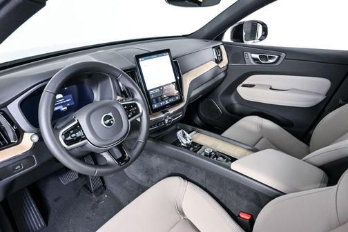 2026 Volvo XC60 B5 Plus