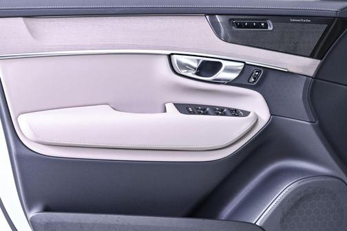 2026 Volvo XC90 Plug-In Hybrid T8 Plus 7-Seater