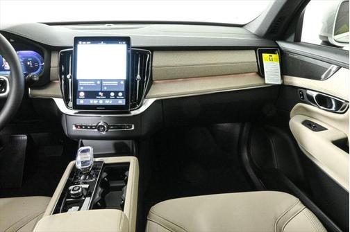 2025 Volvo XC90 Plug-In Hybrid T8 Plus 7-Seater