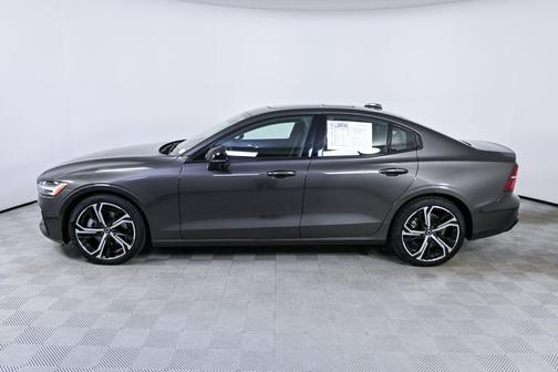 Platinum Grey Metallic 2025 Volvo S60 B5 Core