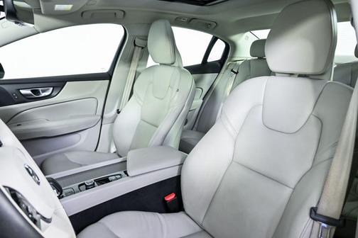 2024 Volvo S60 B5 Plus Dark Theme