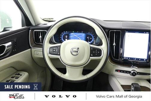 2022 Volvo XC60 B5 Momentum