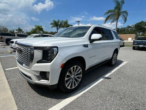 White Frost Tricoat 2022 GMC Yukon Denali