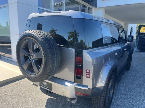 2024 Land Rover Defender 110 P500 SE