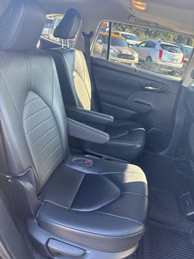 Magnetic Gray Metallic 2023 Toyota Highlander XSE