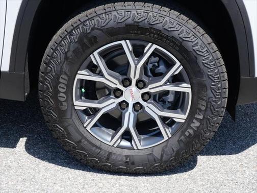 2025 GMC Acadia AWD AT4