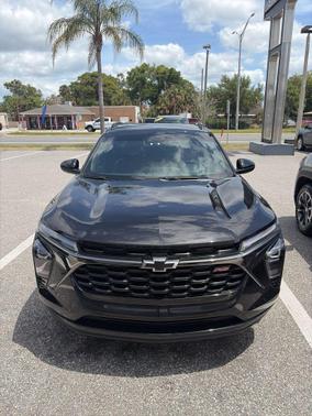 Mosaic Black Metallic 2025 Chevrolet Trax FWD 2RS
