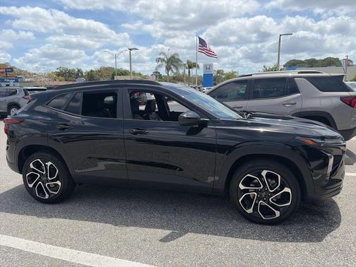 Mosaic Black Metallic 2025 Chevrolet Trax FWD 2RS