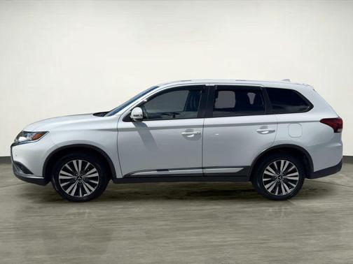 2020 Mitsubishi Outlander SE