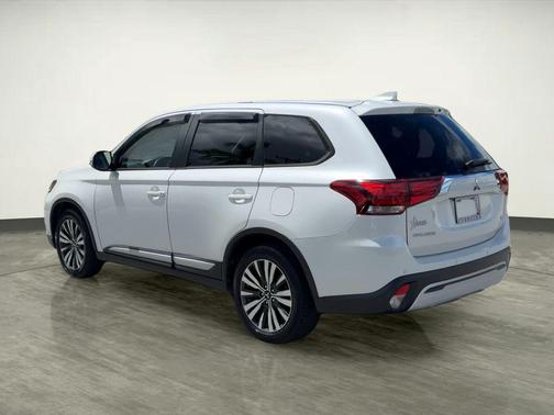 2020 Mitsubishi Outlander SE