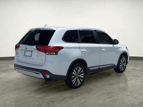 2020 Mitsubishi Outlander SE