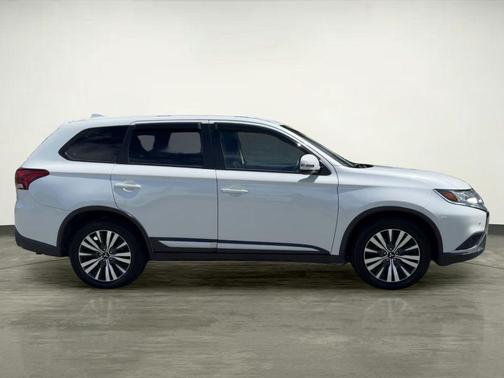 2020 Mitsubishi Outlander SE