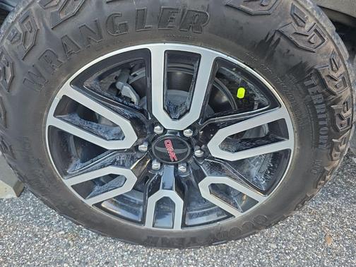 2024 GMC Sierra 1500 AT4