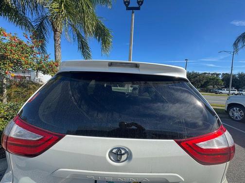 2016 Toyota Sienna XLE