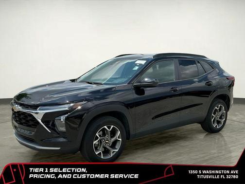 Mosaic Black Metallic 2025 Chevrolet Trax LT