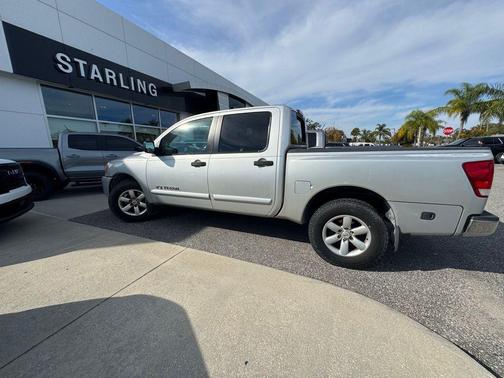 2010 Nissan Titan SE