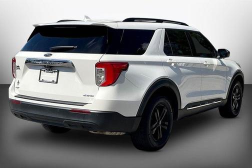 White Metallic 2022 Ford Explorer XLT