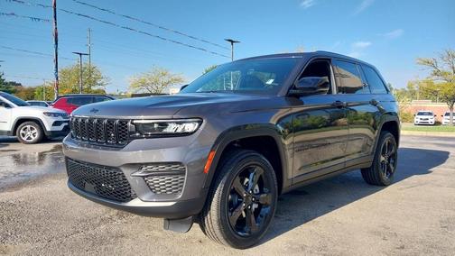 2025 Jeep Grand Cherokee Laredo