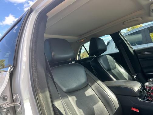 2016 Chrysler 300C Base