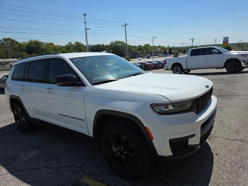 2023 Jeep Grand Cherokee L Laredo