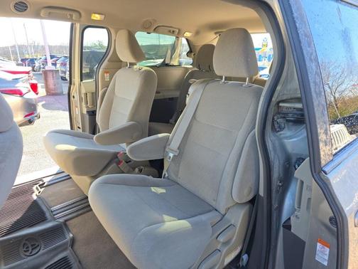 2016 Toyota Sienna L