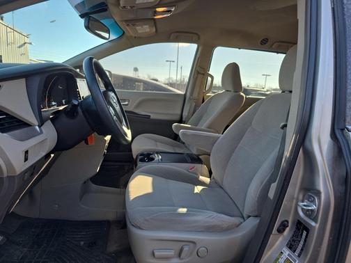 2016 Toyota Sienna L