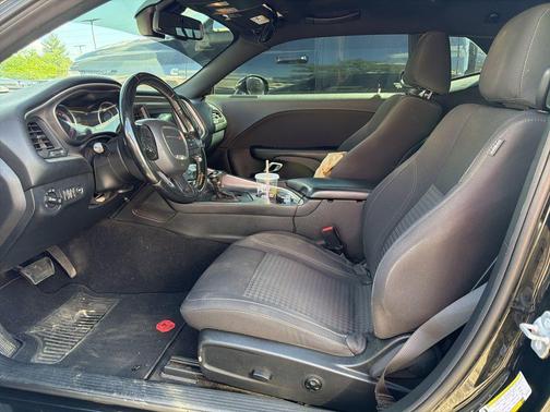 Pitch Black Clearcoat 2019 Dodge Challenger SXT