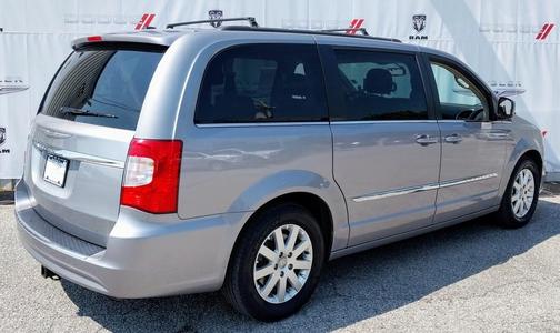 2014 Chrysler Town & Country Touring