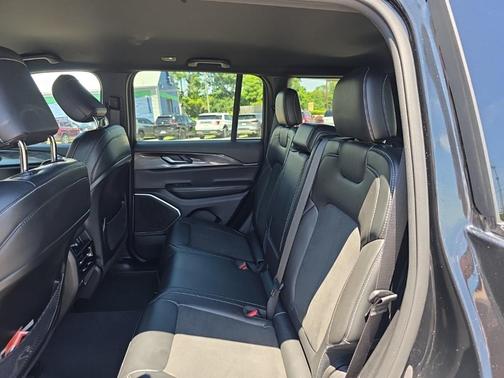 2022 Jeep Grand Cherokee Altitude