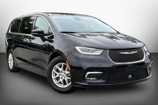 Brilliant Black Crystal Pearlcoat 2023 Chrysler Pacifica Touring-L