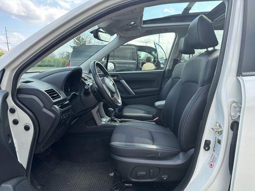 Crystal White Pearl 2018 Subaru Forester 2.5i Premium