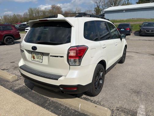 Crystal White Pearl 2018 Subaru Forester 2.5i Premium