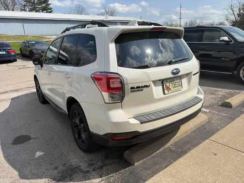 Crystal White Pearl 2018 Subaru Forester 2.5i Premium