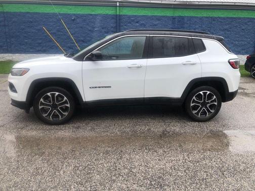 Bright White Clearcoat 2024 Jeep Compass Limited