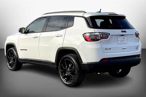 Bright White Clearcoat 2026 Jeep Compass Latitude